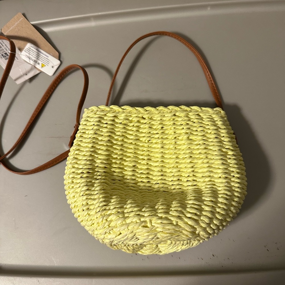 Clover woven bucket clutch